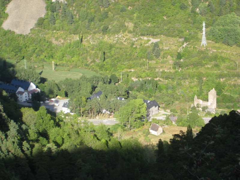 Vista de Canfranc, desde el camino final de la excursión-